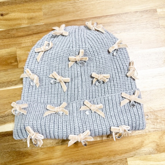 NWT Lele Sadoughi Bow Embellished Dangle Beaded Beanie in Dove Grey $175 MSRP - Picture 4 of 8